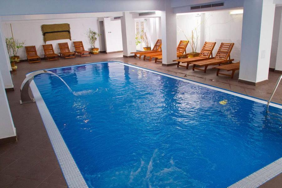 Hotel Domnitei Călimăneşti Exterior foto